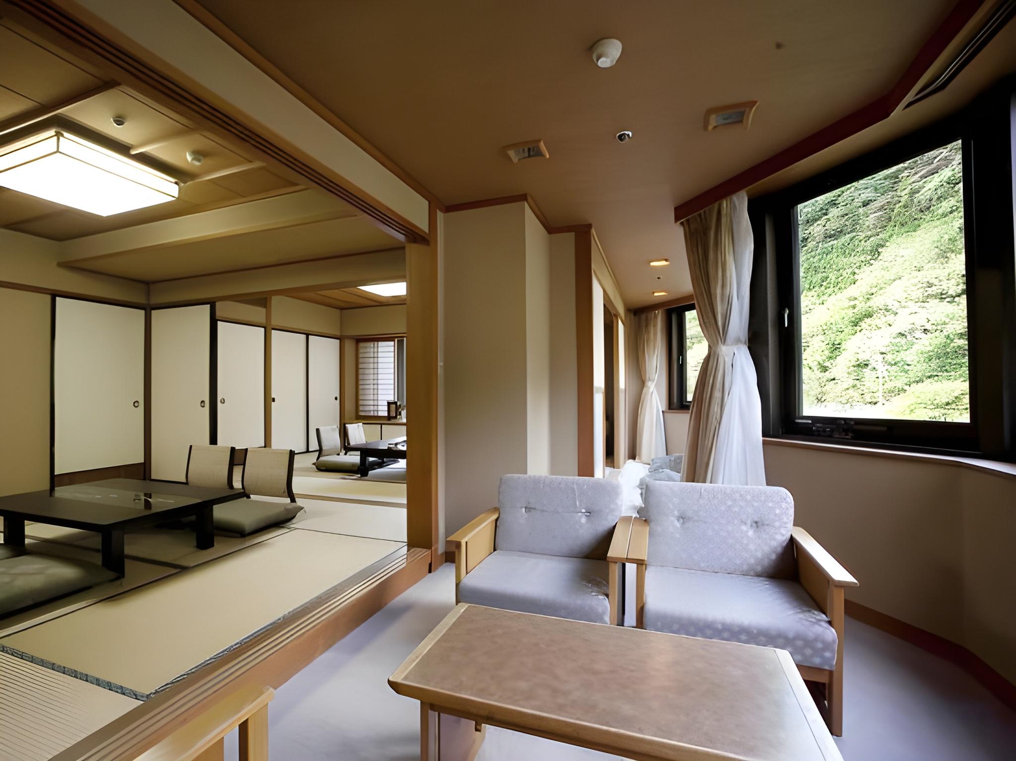 Suite, Corner