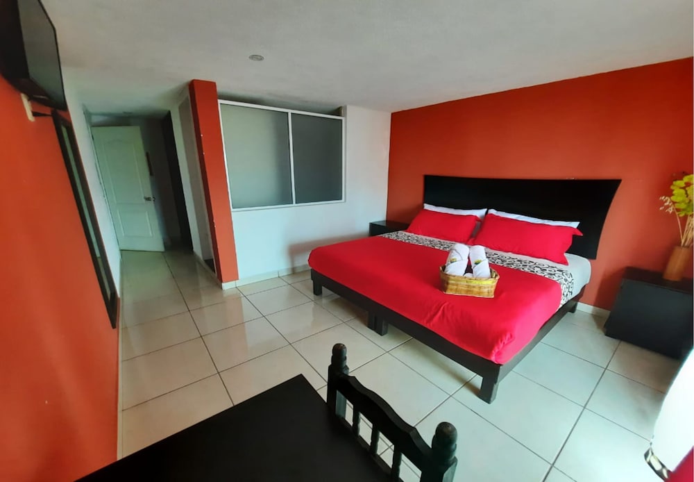 Hotel & Suites Cerro Rojo 11/68