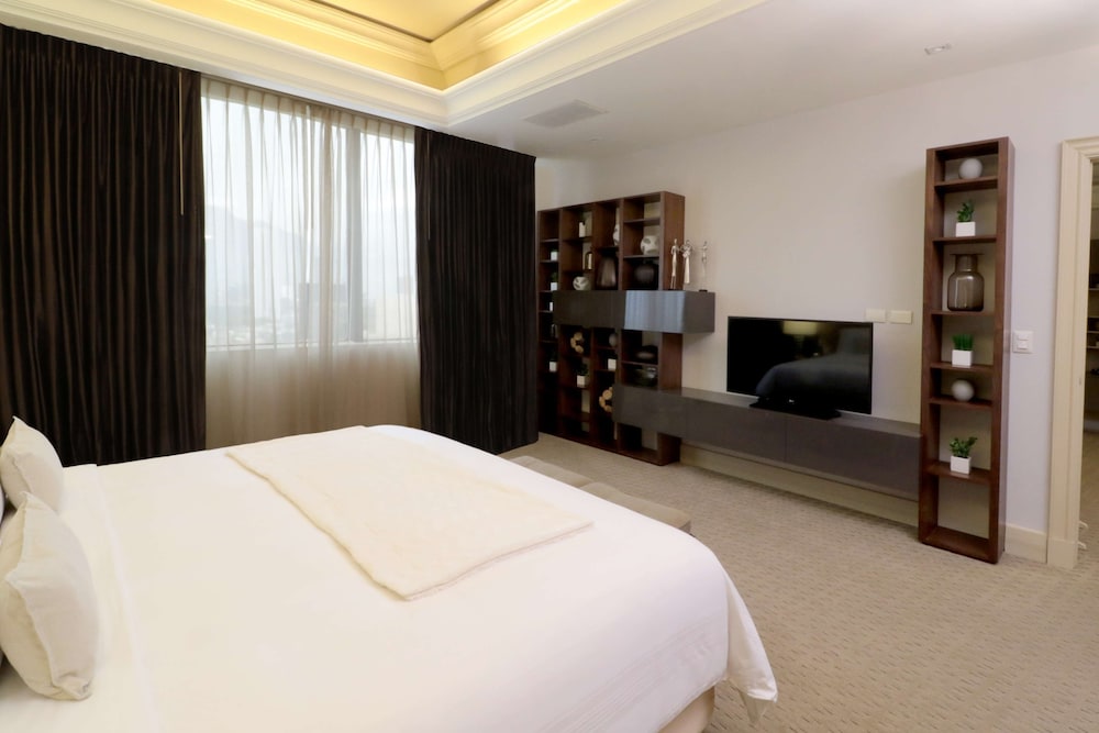 MS Milenium Monterrey Curio Collection by Hilton 27/77