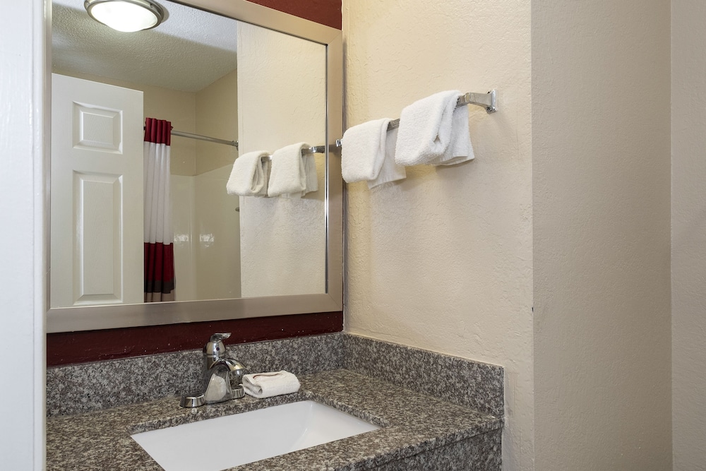 Red Roof Inn And Suites Pensacola Nas Corry 22/44
