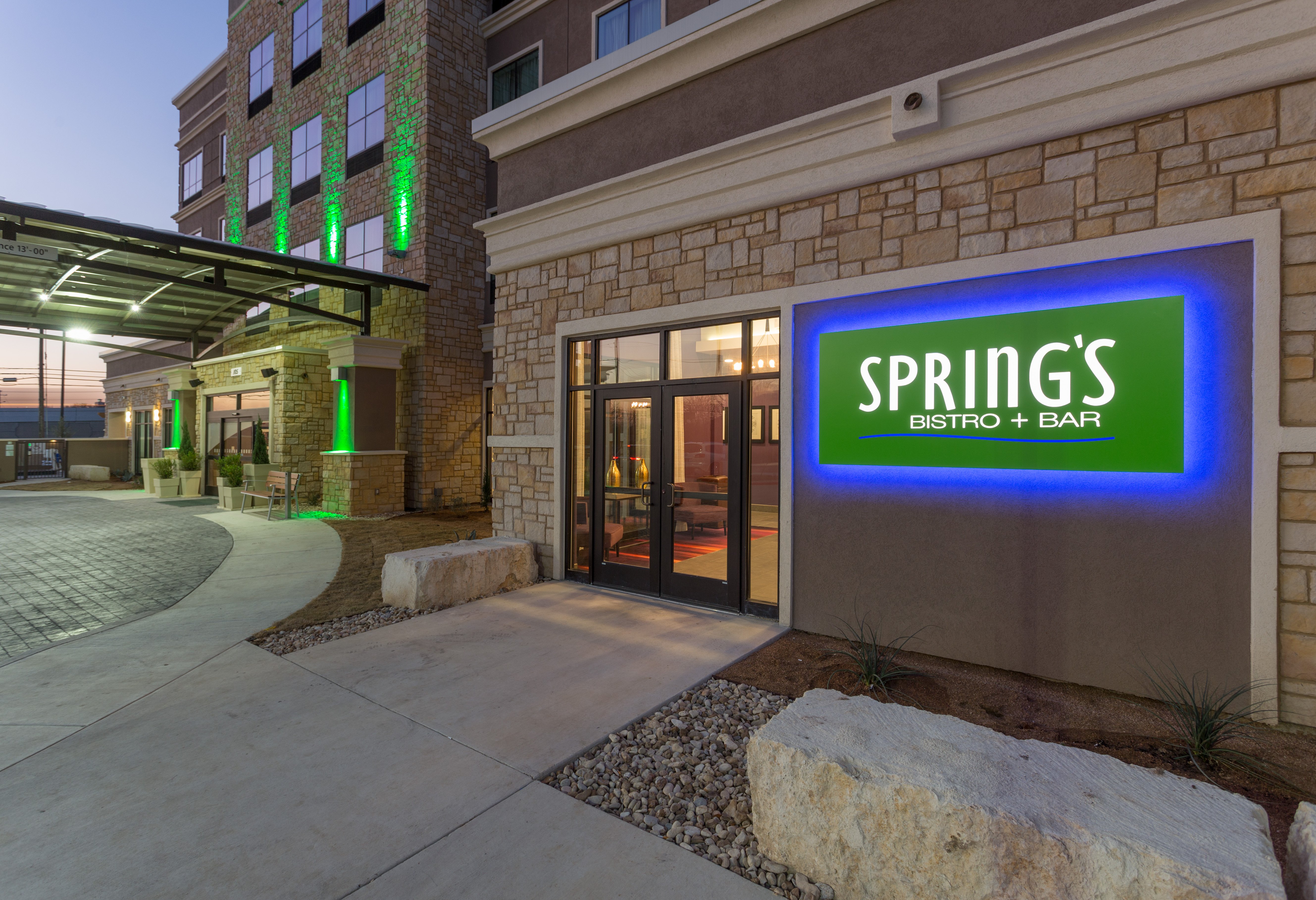 Holiday Inn San Marcos 57/59