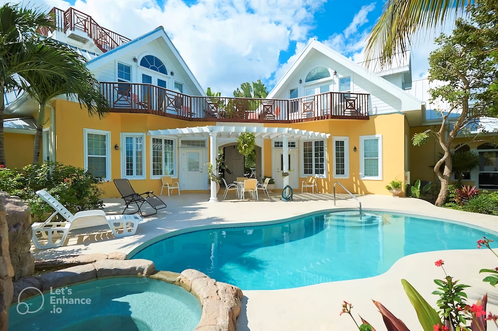 Shangri-La Bed & Breakfast 3/50