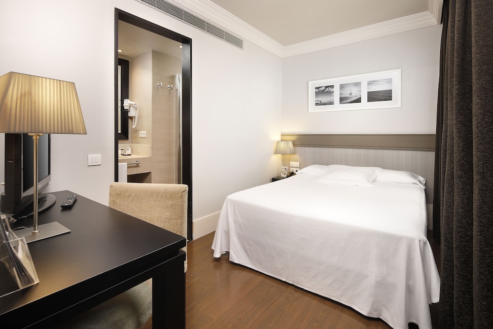 BASIC, SINGLE, QUEEN BED, COURTYARD VIEW