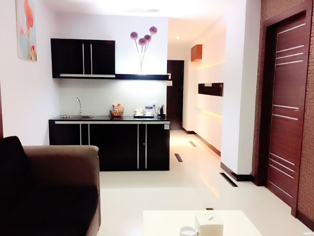 89 Hotel 11/86