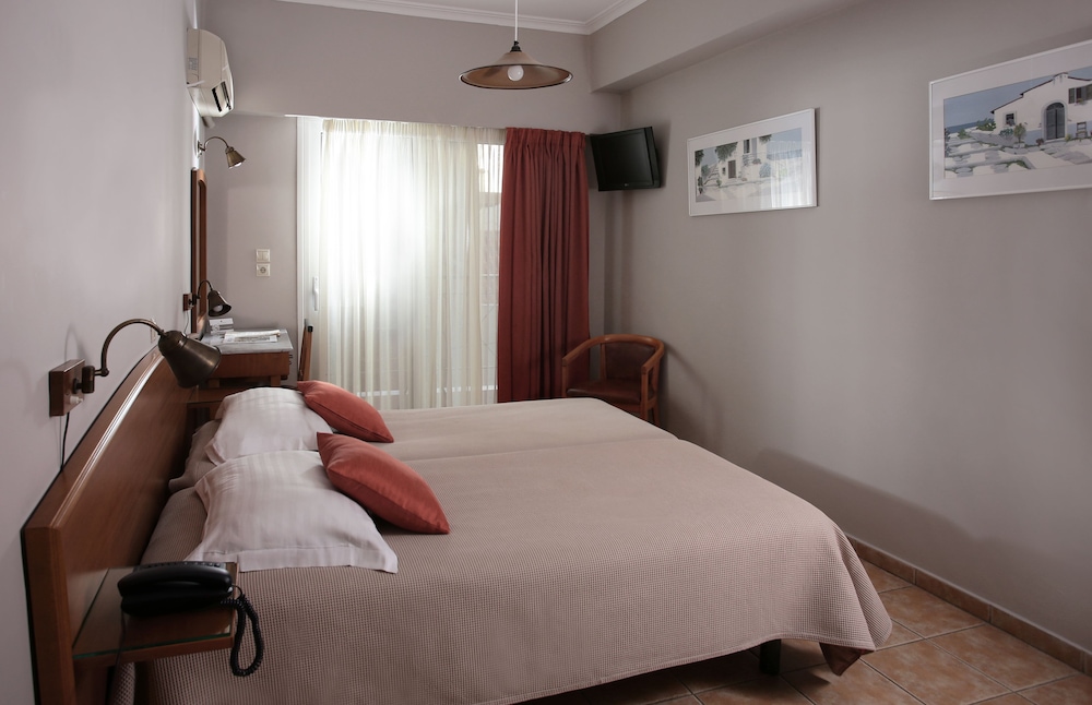 Evripides Hotel 21/69