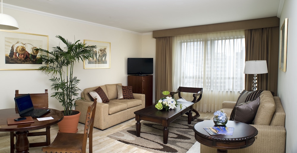 LA HACIENDA MIRAFLORES 28/50
