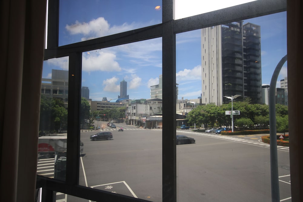 Hotel Papa Whale-Kaohsiung Formosa Boulevard 28/32