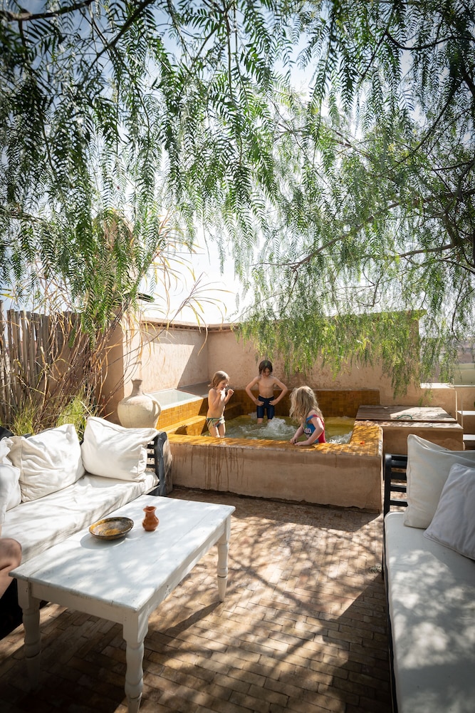 Riad Kbour & Chou 36/50