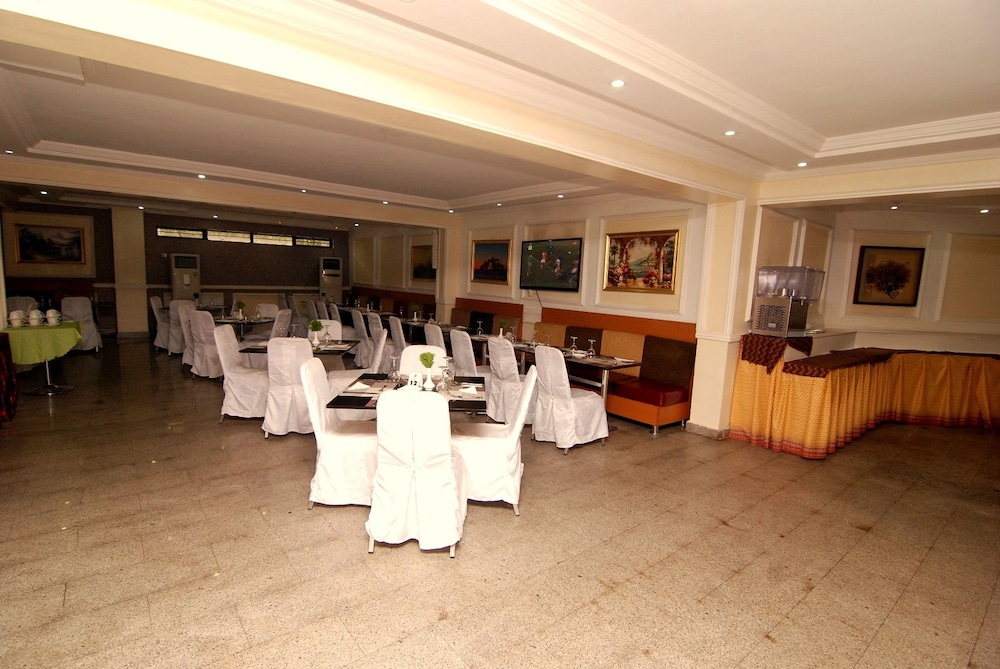 Stonehedge Hotel 31/50