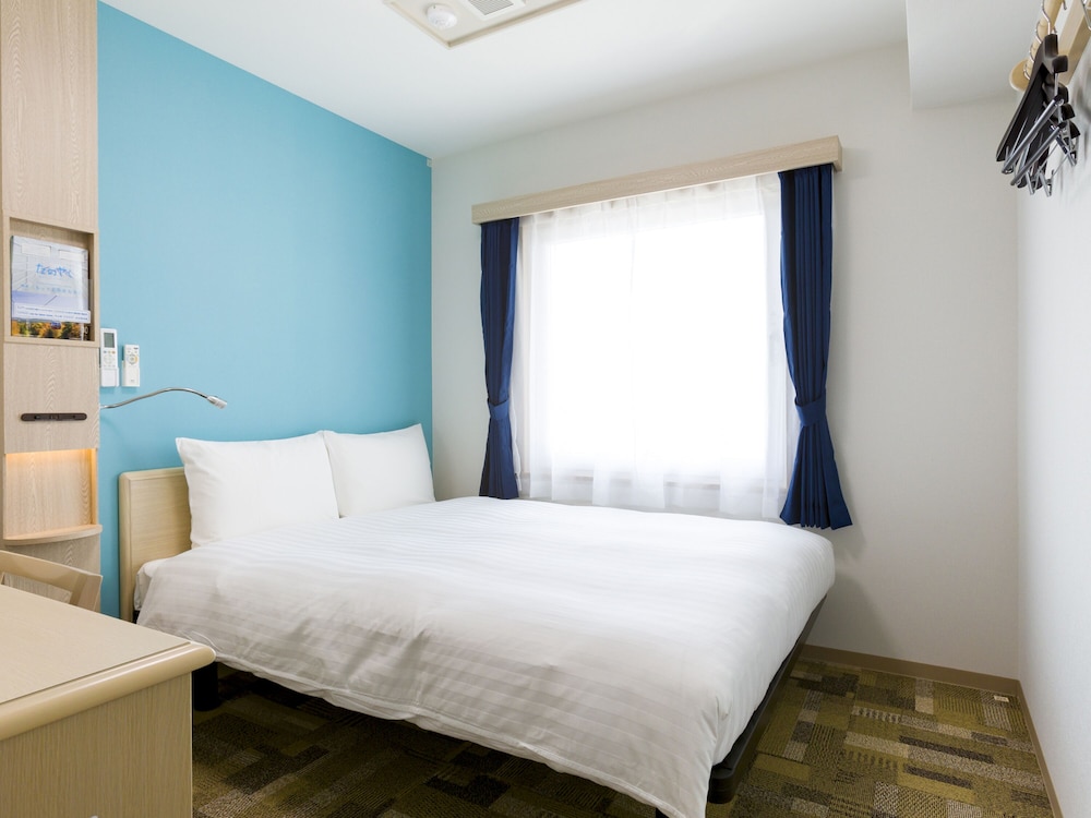ECONOMY, DOUBLE BED, SMOKING