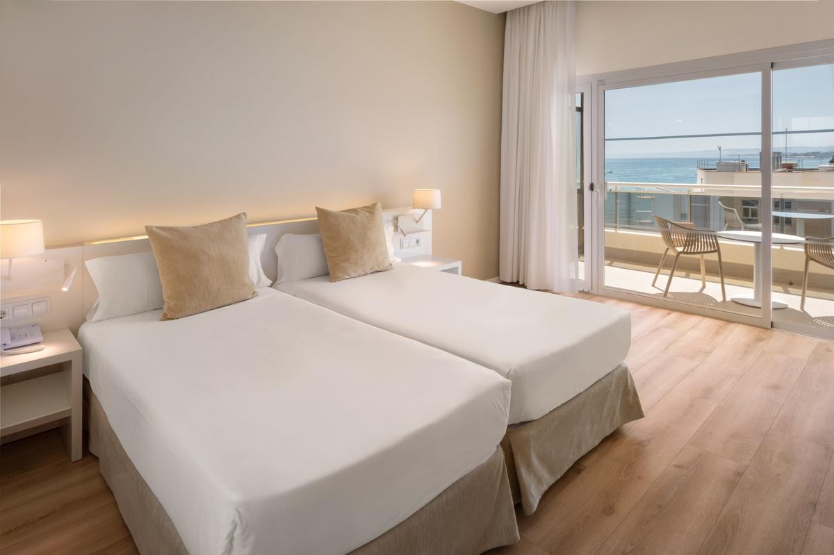Family, Side Sea View, Balcony or Terrace
