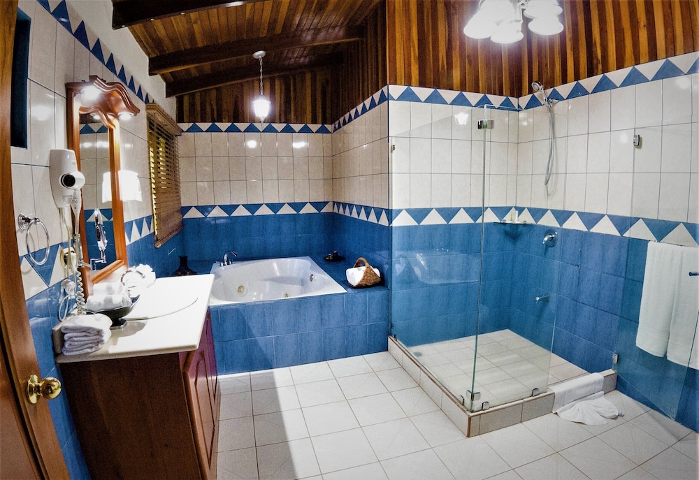 Arenal Paraiso Resort Thermo Mineral Hot Springs 20/50