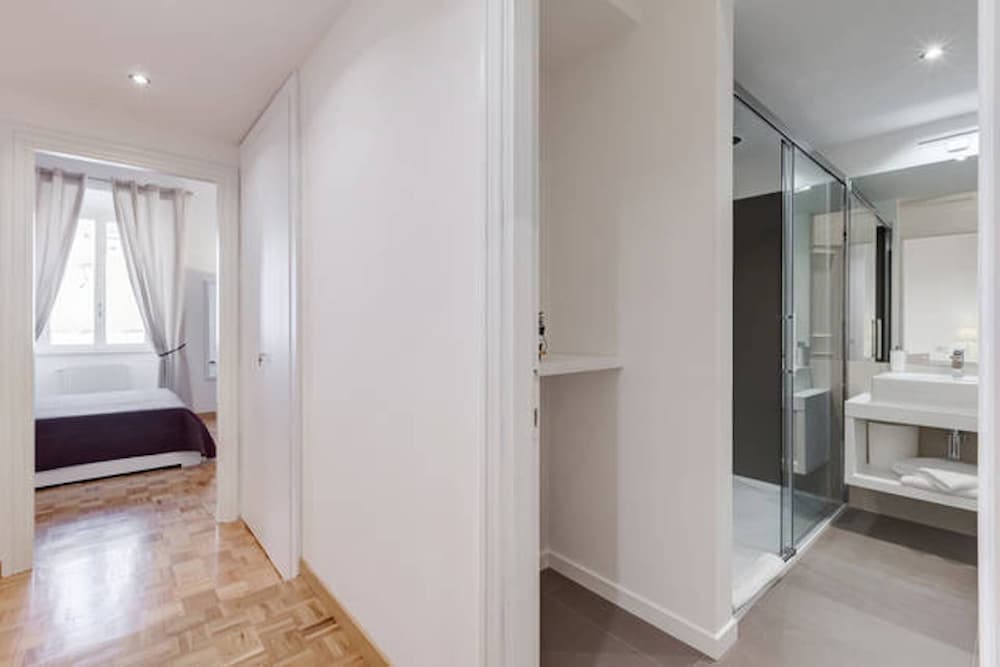 Vantaggio Suites & Apartments 37/39