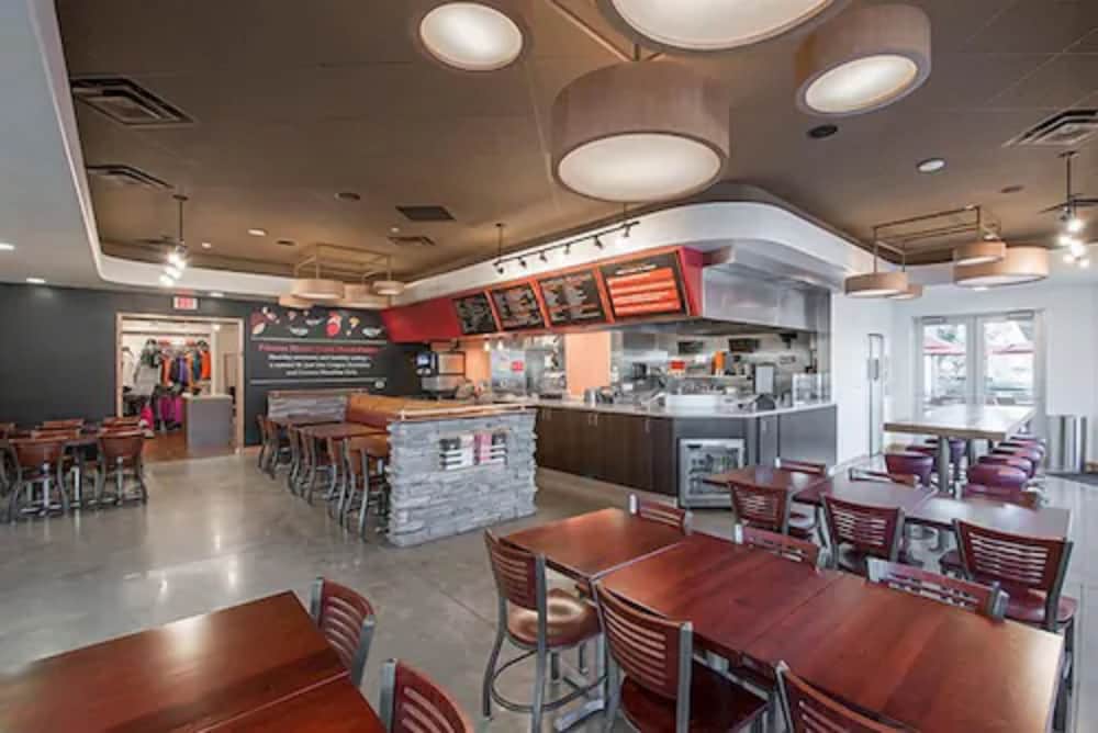 restaurant cafeteria