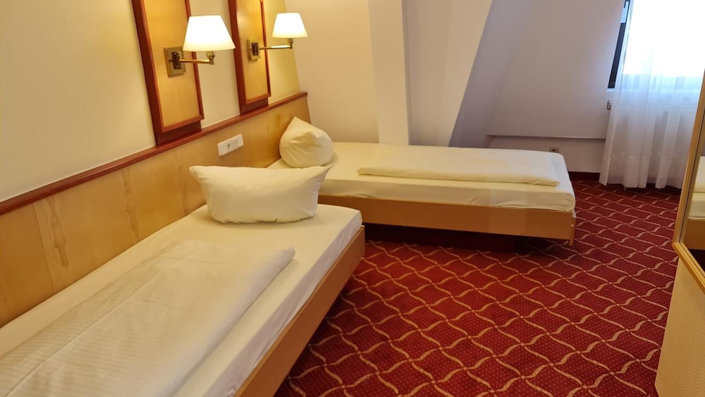 Montana Hotel Nurnberg West 9/28