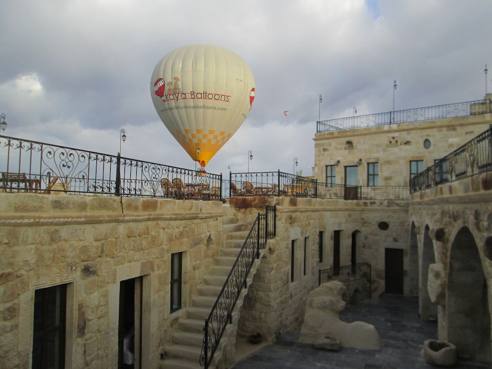 Golden Cave Suites 51/55