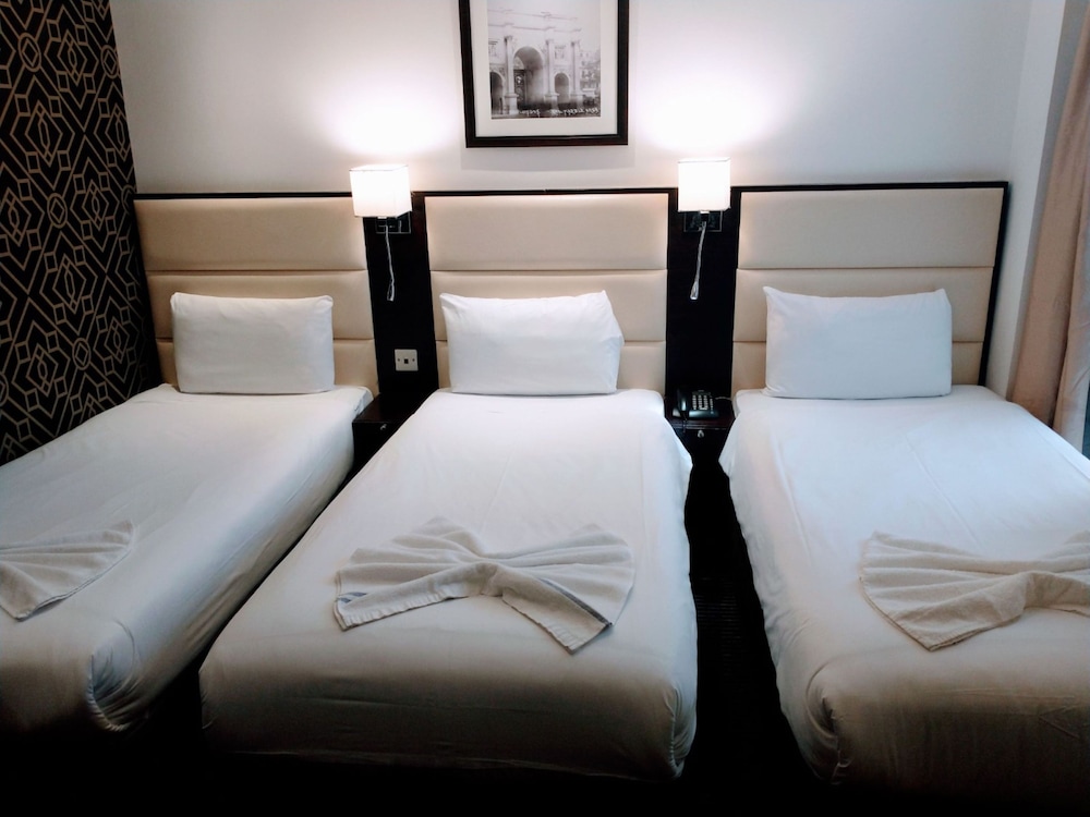 Edward Hotel Paddington 6/65