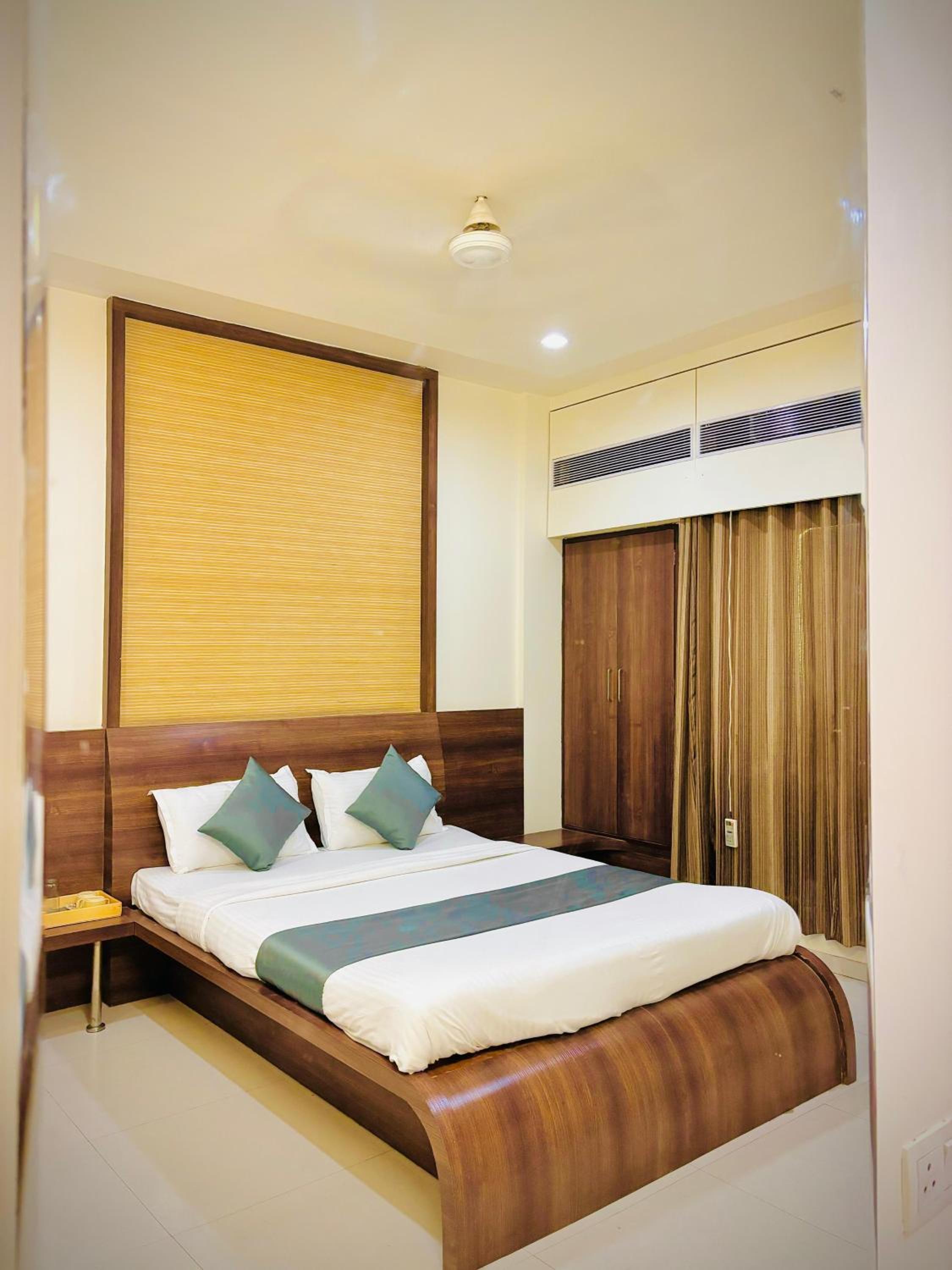 Oyo 4445 Hotel Saishri 20/63