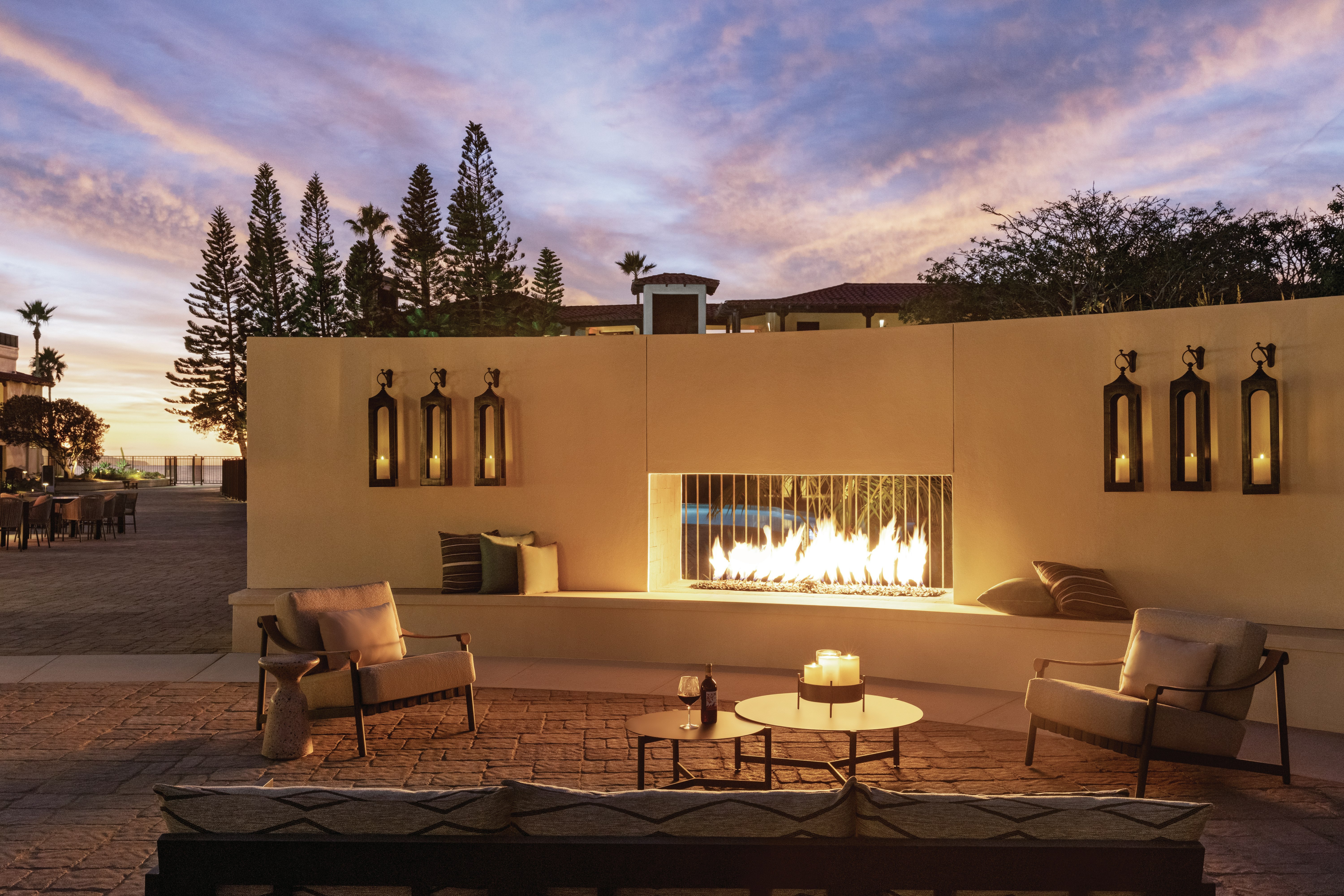 Zachari Dunes on Mandalay Beach, Curio Collection by Hilton 74/77
