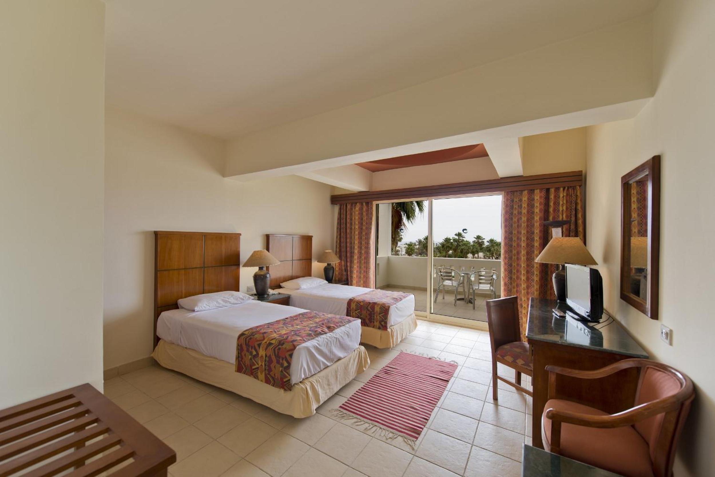 Standard, 1 Queen and 1 Single Bed, Pool View