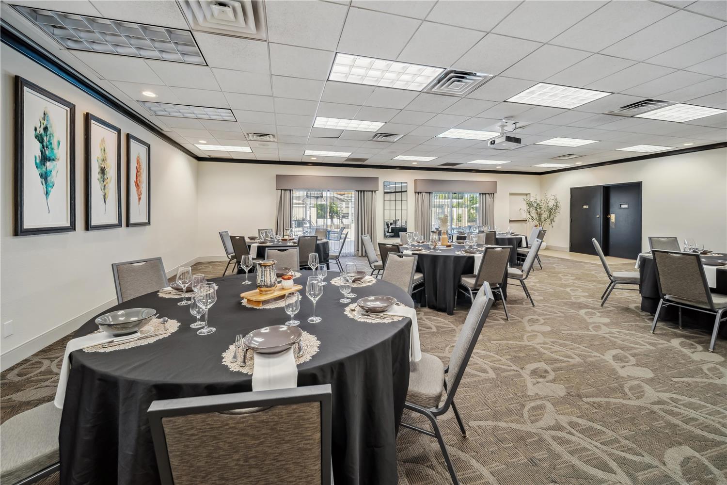 Best Western Plus Hilltop Inn 46/52