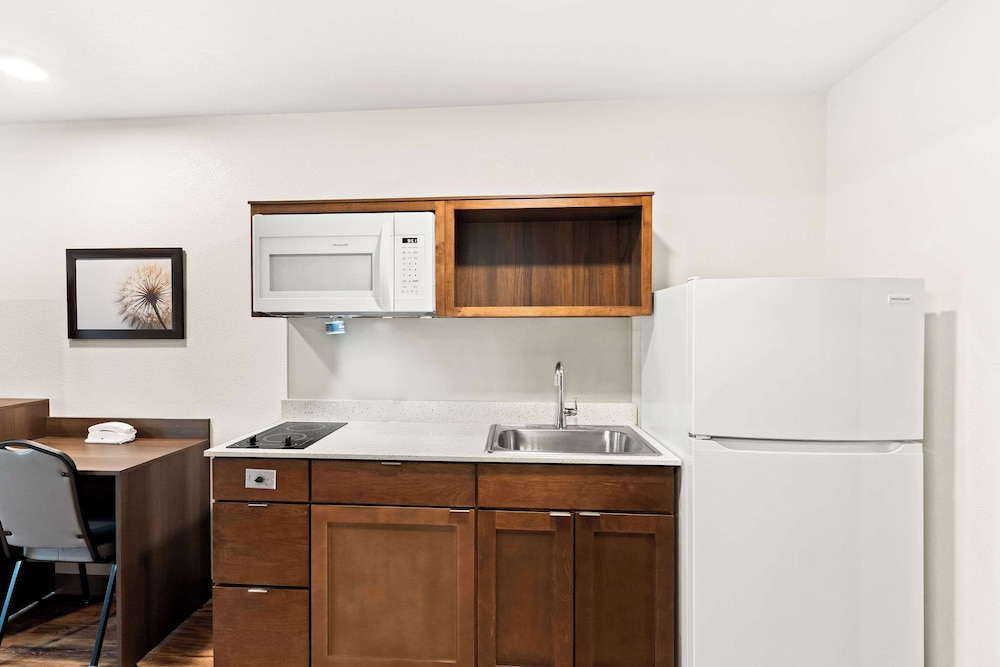 WoodSpring Suites Denver Commerce City 19/20