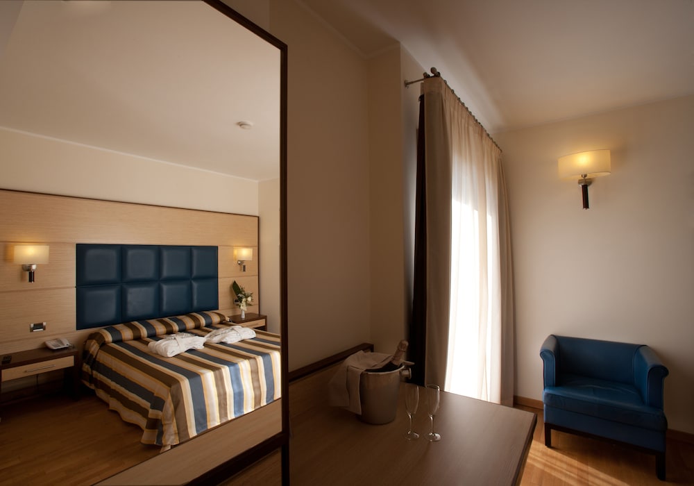 Virgilio Grand Hotel 20/30