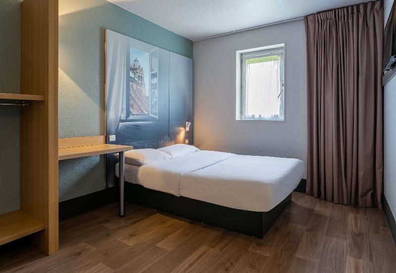 ROOM, 2 DOUBLE BEDS