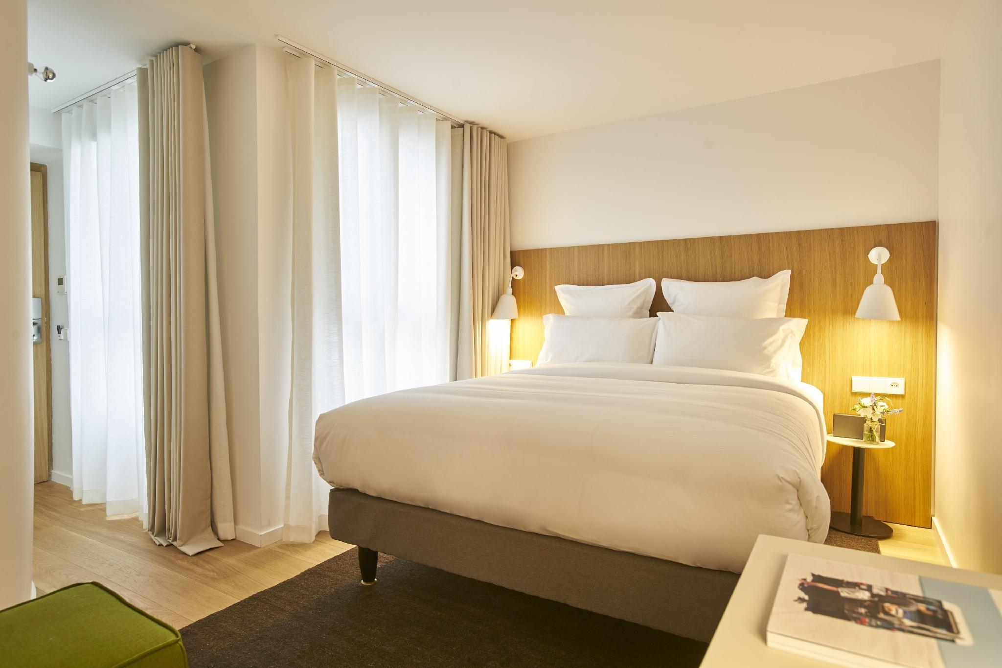 Superior, Queen and Twin Beds