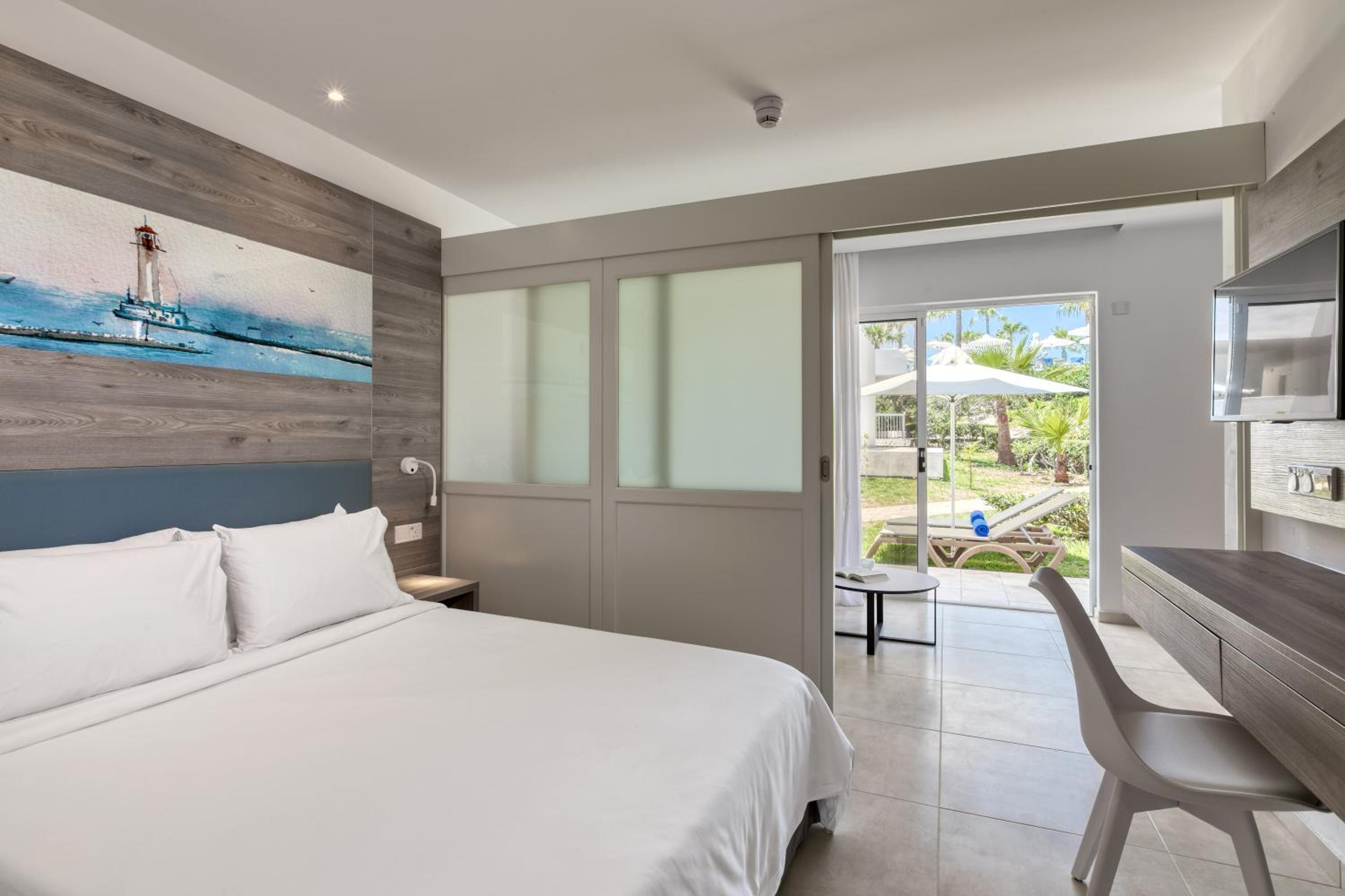 Superior, Family, Sea View, Sofa, Garden Area