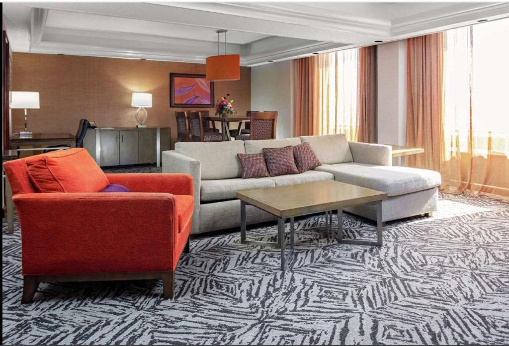 2 ROOMS, SUITE, KING BED, PARLOR