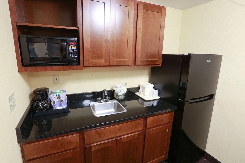 Holiday Inn Express Hotel Suites West Chester 65/76