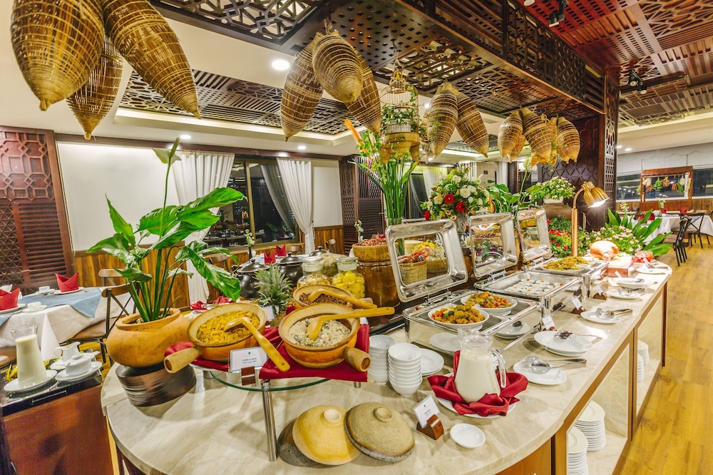 Happy Life Grand Hotel and Sky Bar 59/74