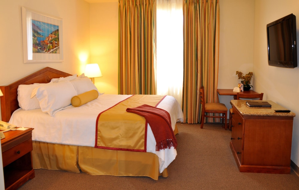 Club De Soleil All-Suite Resort 15/44