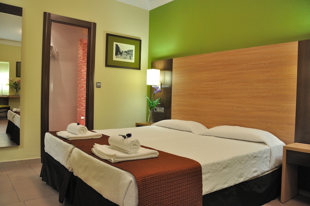 Hostal Ballesta 49/69