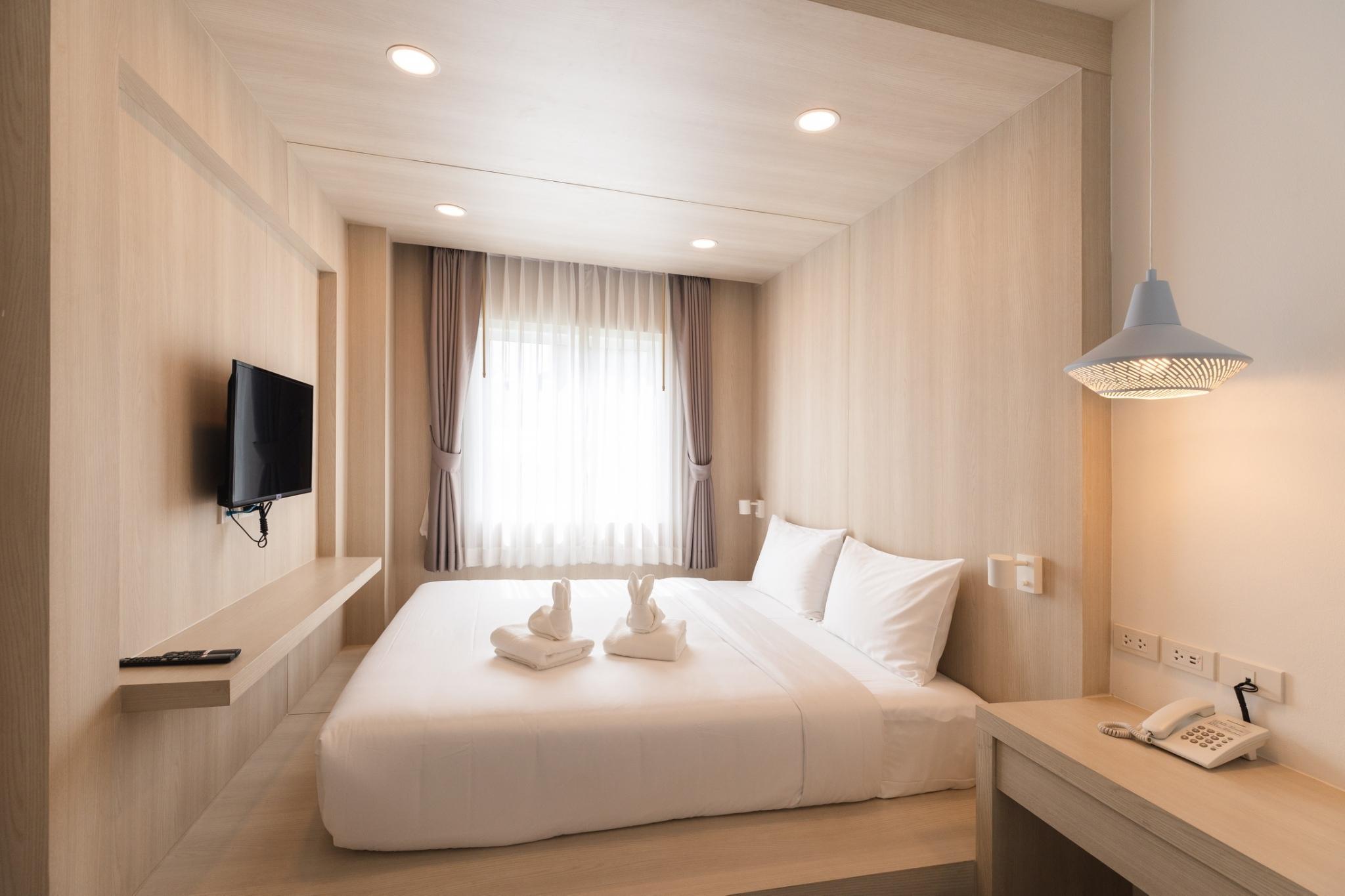 SUPERIOR, KING BED