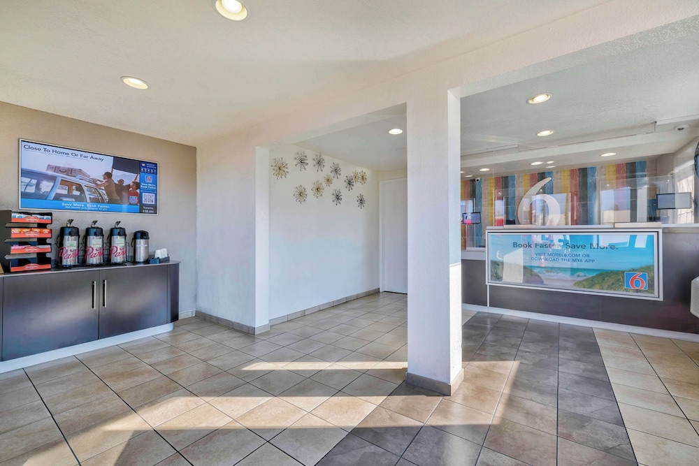 Motel6 Anaheim, CA - Fullerton East 8/59