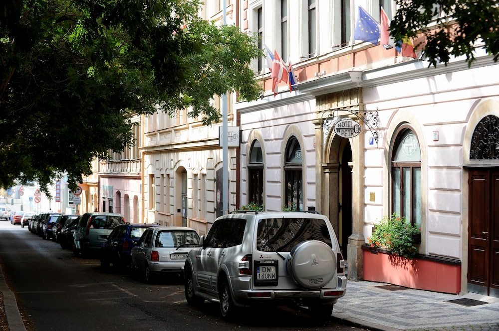 Petr Hotel 50/54