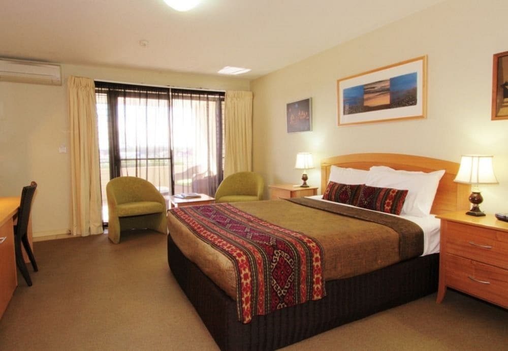 Riverside Holiday Apartments 14/78