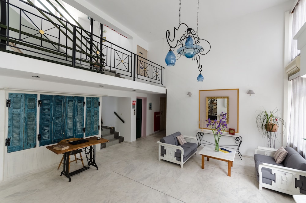 Happiness Apartments 55/75