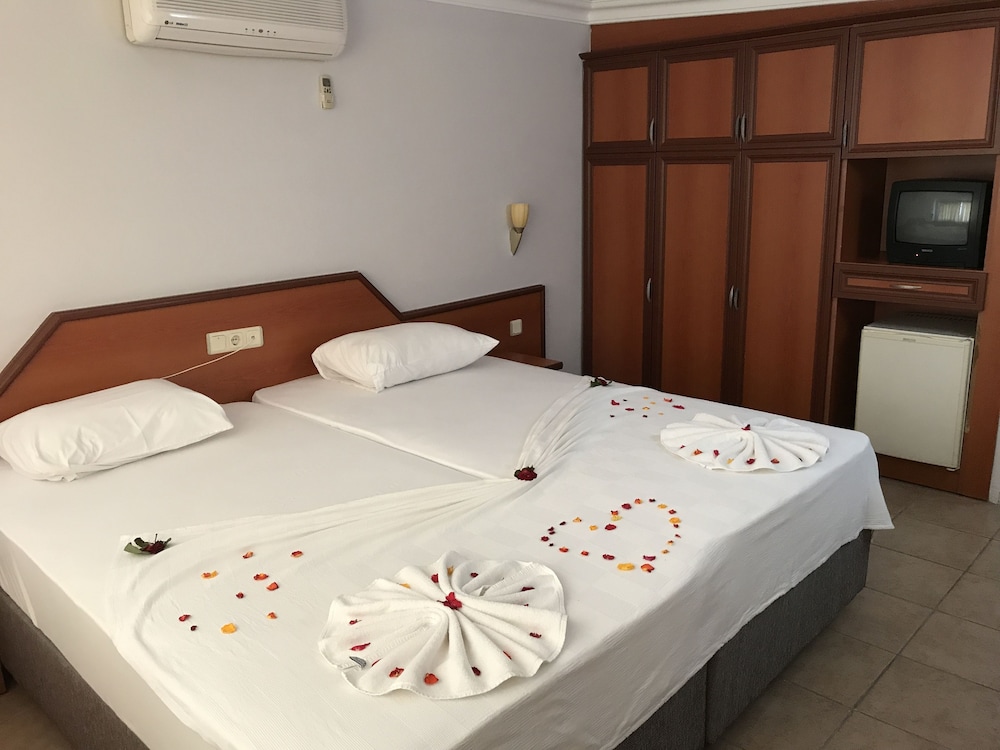 Muz Hotel 8/47