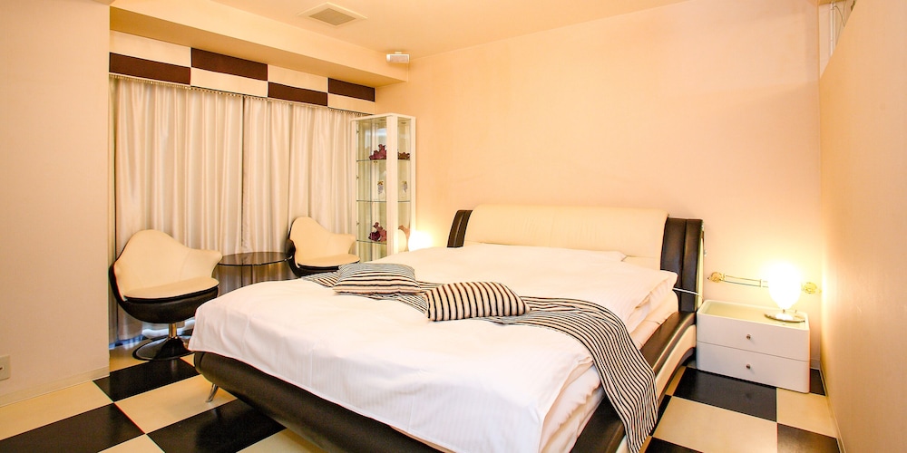 V Hotel - Adults Only 15/50