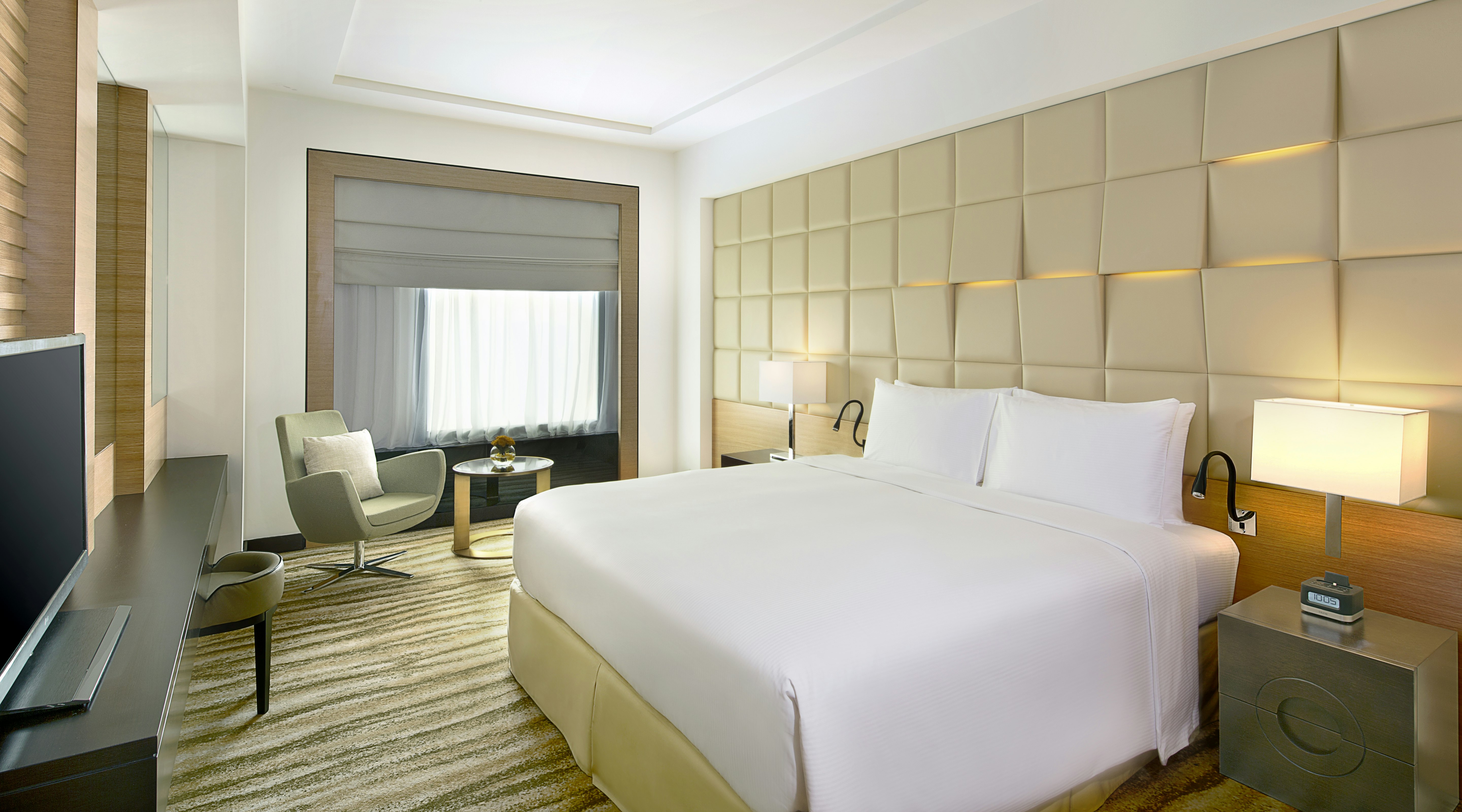 1 BEDROOM, SUITE, KING BED, CORNER