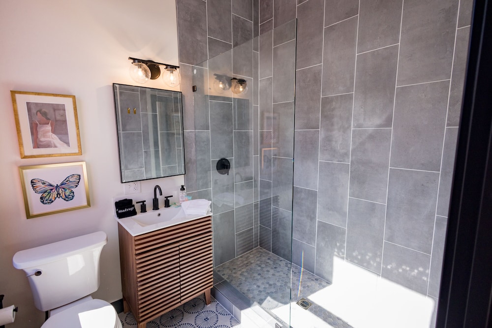 Speakeasy Suites 42/50