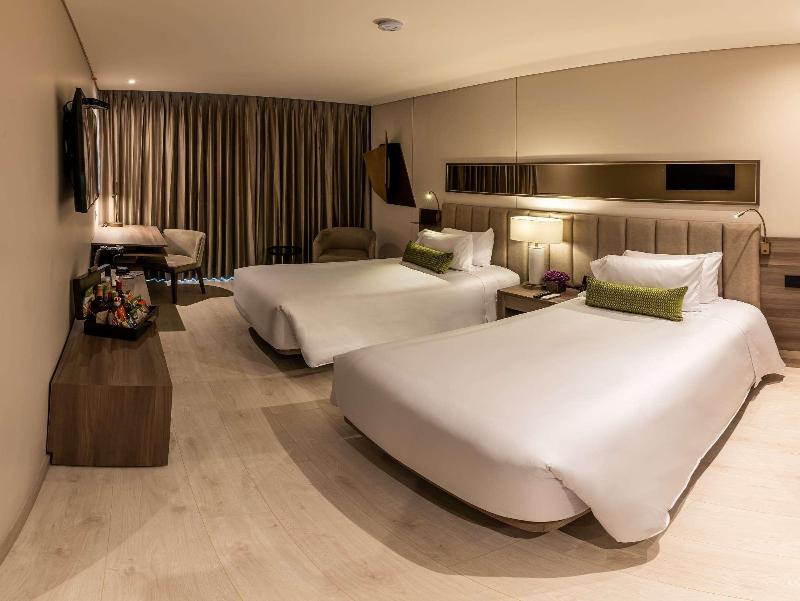 SUPERIOR, TWIN BEDS, KITCHENETTE