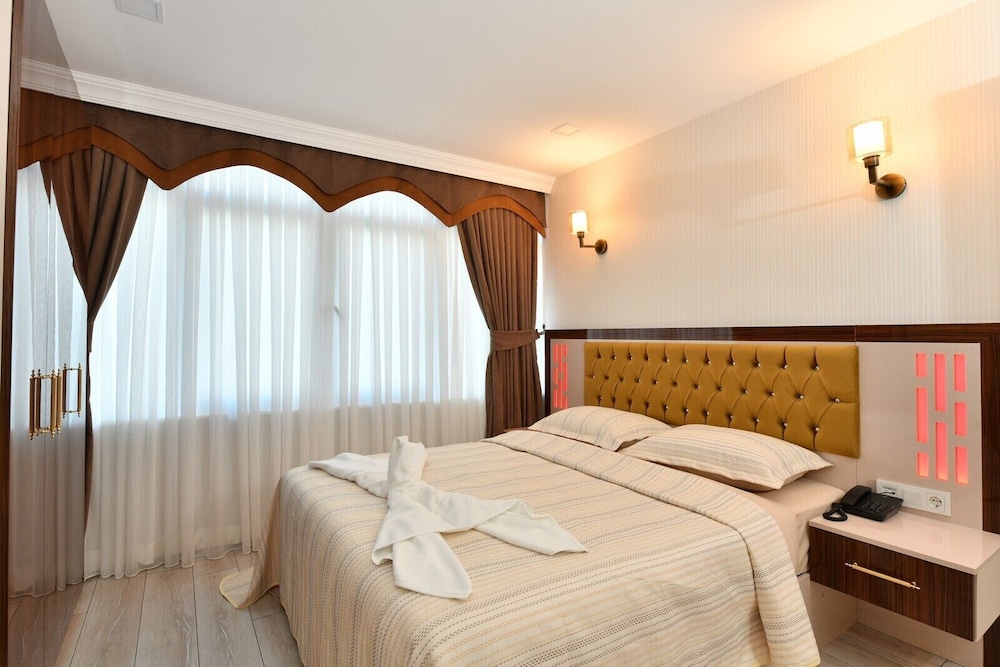 SUPERIOR, SUITE, KITCHEN