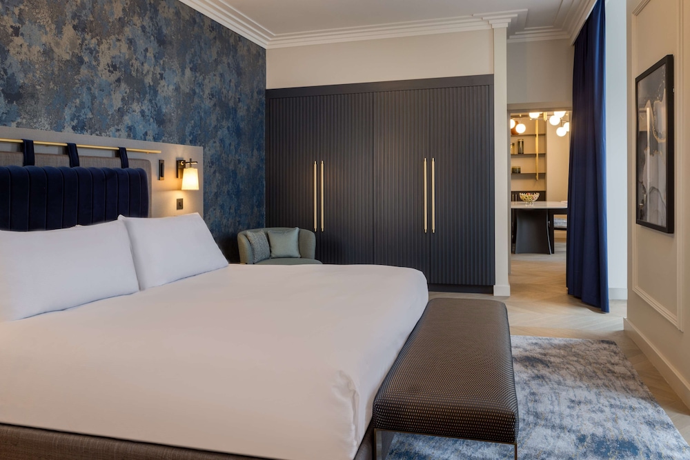 Tower, Suite, King Bed, Balcony