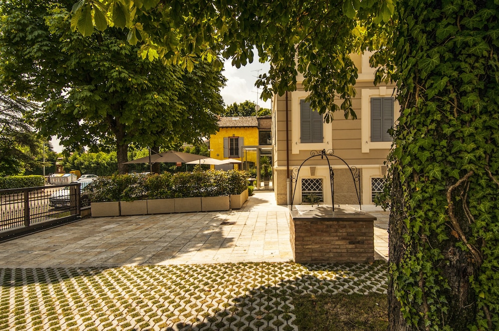 Hotel Villa Maranello 23/27