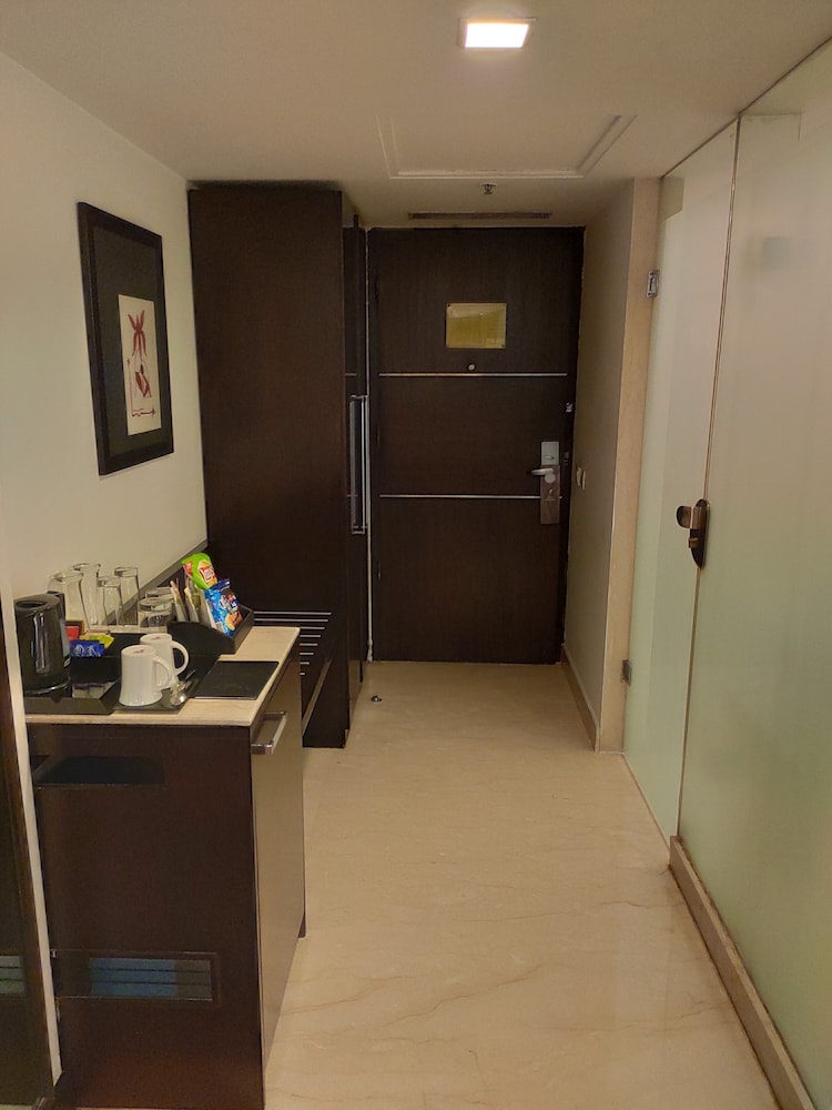Radisson Hotel Sector 29 Gurugram 32/57