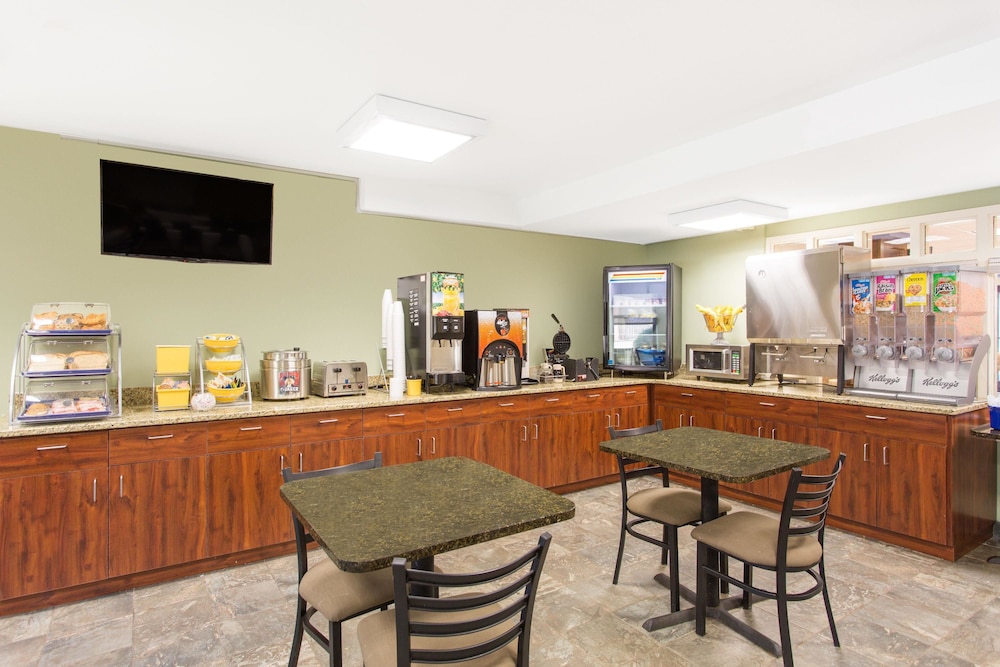Days Inn by Wyndham Raleigh-Airport-Research Triangle Park 21/28